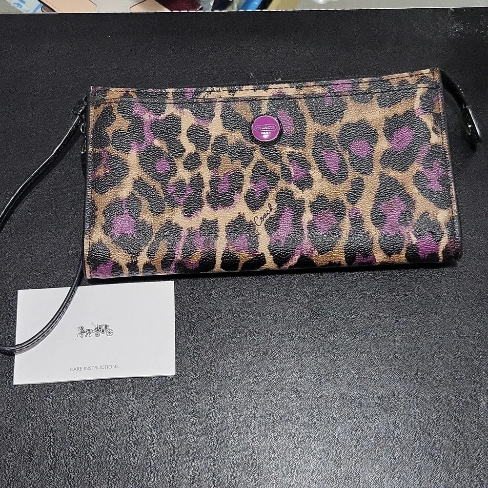 Wristlet💜 - Picture 2 of 5